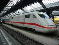 Ein ICE 1 steht im Bahnhof Z�rich HB , um bald �ber Basel nach Hamburg abzufahren. 13.12.07
