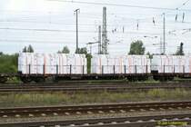 2.09.2007: Ein mit Holz beladener Flachagen beim durchfahren des Lehrter G�terbahnhofs.