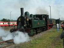 CVF3V Dampflok Tubize 2002 SA.03 in Doppeltraktion mit MF 83 nach der Ankunft mit Zug in Mariembourg. Abgekoppelt vom Zug fahren beide Maschinen zum Wasserfassen. 23.09.06