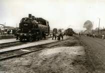64007 in D�rrr�hrsdorf in Sachsen (Sternfahrt des DMV nach D�rrr�hrsorf 1985) SCAN vom Originalfoto, von mir leider damals auf Rasterkornpapier entwickelt). Die 64007 stand damals noch unter Dampf