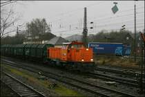 Die DE1002 der KSW bringt den 49916 von Siegen nach Finnentrop, hier in Kreuztal.