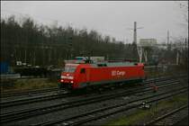 Nachdem sie die Personenz�ge durchgelassen hat, rollt nun die 152 016 Richtung Gbf.