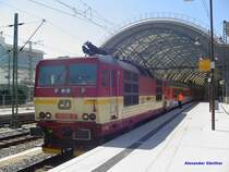 371 015-9 steht am 20.05.2007 mit dem EC 177 nach Wien S�dbf. in Dresden Hbf.