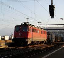 Ae 6/6 11442 mit GZ bei der Durchfahrt in W�denswil am 28.11.2007