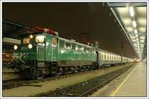 Relativ selten ist 1670.25 vor Sonderz�gen im Einsatz. Am 9.12.2007 bespannte sie von Wien aus einen Sonderzug nach Retz und wieder retour. Die Aufnahme entstand bei der Ankunft des Sonderzuges am Zielendbahnhof Wien S�dbahnhof-Ostseite als R 16023