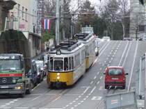 Eine 15er kommt am Eugensplatz von Ruhbank in Richtung Stammheim herunter. Die Steigung nach Ruhbank hat stellenweise bis zu 8% Gef�lle... (04.12.2007)