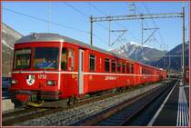 Be 4/4 Pendel mit Steuerwagen 1713 von Thusis nach Chur beim Halt in Ems Werk. Im Hintergrund leuchtet der schneebedeckte Montalin. (17.12.2007)
