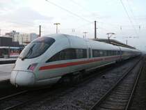 �BB ICE T,Steuerwagen 4011 592-5 im Schub,als ICE 27 , von Dortmund Hbf. nach Wien West,beim Halt im Bochumer Hbf.,Gleis 3.(18.12.2007)