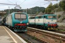 E464 231 und E646 191 stehen im Bahnhof Sapri; 16.12.2007