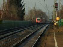 425er Doppel als RE11311 in Richtung Koblenz ist in der Anfahrt auf den Bahnhof Engers.16.12.07