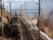 Zwei Re 4/4 mit GZ kurz vor dem Schluchitunnel am 6.12.2007