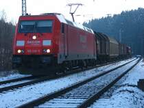 185 240-9 mit dem FZT 55902 am B�31 19.12.07.Dort stand er gute 2min danach setzte er sich langsam wieder in Bewegung