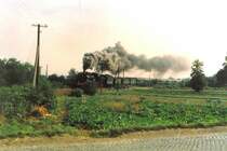 BR 38 mit alten Personenzugwagen kurz vor Gr�fentonna an der Strecke Erfurt-Bad Langensalza um 1986, ORWO-Farbbild digitalisiert