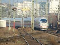 ICE 517 20iger Zugteil  Freiburg im Breisgau  auch HotSpot Zug hat am 19.12.2007 f�hrt gerade in Stuttgart Hbf ein.