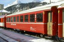 RhB - B 2260 am 26.02.2000 in St.Moritz - 2.Klasse Umbau-Personenwagen in Leichtstahlbauart f�r Stammnetz und Berninabahn - �bernahme 18.06.1913 - SIG/FFA - Fahrzeuggewicht 18,00t - Sitzpl�tze 64 - L�P 16,25m - zul�ssige Geschwindigkeit 90 km/h - Logo RhB in italienisch - kleine Klassezahlen, schlanke Betriebsnummer, ohne gelbe Kennzeichnung an den Ecken - Lebenslauf: ex C4 2210 - 1956 B� 2210 - 1962 B4� 2260 - 1964 B 2260.

