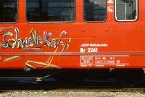 RhB - Br 2261 am 25.06.1994 in Landquart - 2.Klasse Spitzenverkehrswagen in Omnibusbauart f�r Stammnetz - �bernahme 15.01.1986 - FFA/RhB/SWP - Anschriftenfeld als Schwelle-Kafi
