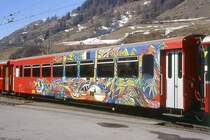 RhB - B 2261 am 13.03.2000 in Scuol - 2.Klasse Spitzenverkehrswagen in Omnibusbauart f�r Stammnetz mit Cafeteria - �bernahme 15.01.1986 - FFA/RhB/SWP - Fahrzeuggewicht 18,00t - Sitzpl�tze 52 - L�P 18,02m - zul�ssige Geschwindigkeit 90 km/h - Logo RhB in deutsch - �2=04.07.1991 �1=11.11.1999 - kleine Klassezahlen, dicke Betriebsnummer, ohne gelbe Kennzeichnung an den Ecken - Lebenslauf: ex B 2261 - 1994 Br 2161 - 1995 B 2261 - Hinweis: mit Bemalung, Beschriftung Schwelle-Kafi entfernt
