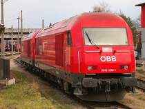 2016 008 und eine weitere 2016 am 14.12.2007 in Krems an der Donau abgestellt