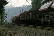 Typische G�terwagen auf der Ruhr-Sieg-Strecke. Schwenkdachwagen,Teleskophaubenwagen und Rungenwagen sind im FR 52285 (?) nach Kreuztal eingereiht. (10.10.07)