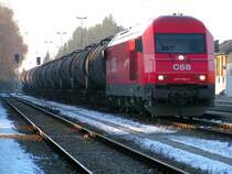 2016 068-5 steht mit einem Kesselwagenleerzug zur Abfahrt bereit; Bhf. RIED i.I. 071220