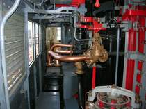 In E44 001  links trafo�lk�hlung, rechts unten feinregler, rechts stromschienen zum nockenschaltwerk