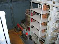 Feinregler und Nockenschaltwerk, zu sehn sind auf den platten unter den kupferkontakten die kupferspritzer die beim schalten durch den lichtbogen entstehn