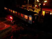 Ein Silberling verl��t bei Nacht Blumenfeld.