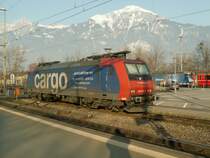 Cargolok 482 011-4 wartet abgeb�gelt am 20.12.07 in Landquart auf ihren n�chsten Einsatz