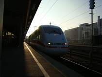 ICE 1  Hof  f�hrt heute am 19.12.2007 um 14:51 Richtung Berlin Ostbahnhof �ber Berlin Spandau. Man sieht das die Sonne bald unter geht.