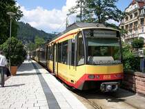 Enztal 2007 - Seit mehreren Jahren f�hrt nun die Karlsruher Stadtbahn auch in Bad Wildbad bis zum Kurpark. An der Endhaltestelle Bad Wildbad Kurpark steht am 07.06.2007 der AVG-Triebwagen 450 888 als S6 zur Abfahrt nach Karlsruhe bereit.