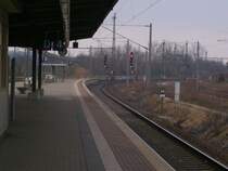 Bahnsteig 4 in Wei�enfels, Blickrichtung Naumburg (Saale); 17.12.2007
