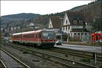 628/928 518 f�hrt als RE17 (RE 29207)  SAUERLAND-EXPRESS , von Hagen nach Warburg (Westf), in Brilion Wald ein. (28.12.07)