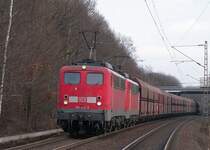 Eine 140er Doppeltraktion zieht einen Zug aus leeren G�terwagen nach Venlo. Dort werden sie mit Erz beladen und kehren dann nach Deutschland zur�ck. Das Foto stammt vom 29.12.2007