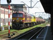 M62-1261 f�hrt mit einem Kesselzug am 11.06.2007 durch Hauptbahnhof Bydgoszcz. Hinter M62 f�hrt eine SM48.