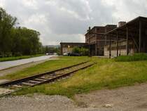 Das d�rfte hinter der Haltestelle  Bierweg , der  Arnst�dter-Ichtersh�user-Eisenbahn  (AIE) sein.