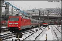 101 121-2 verl�sst mit IC 2264 den Ulmer Hbf nach Karlsruhe Hbf, aufgenommen bei der Ausfahrt aus Gleis 1 des Ulmer Hbfs.
