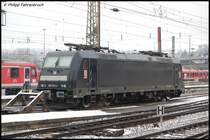 185 573-3 steht am Morgen des 27.12.07 abgestellt in Ulm Hbf.