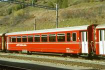 RhB - B 2266 am 22.10.1998 in Scuol - 2.Klasse Spitzenverkehrs-Personenwagen f�r Stammnetz mit Drehgestellen �lterer Wagen - �bernahme: 05.09.1986 - FFA/RhB/SWP - Fahrzeuggewicht 18,00t - Sitzpl�tze 56 - L�P 18,02m - zul�ssige Geschwindigkeit 90 km/h - Logo RhB in deutsch - �2=10.10.1991 - Hinweis: die Fahrzeugserie besteht aus 13 Wagen mit den Nummern 2261 bis 2273. 
