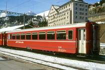 RhB - B 2268 am 26.02.2000 in St.Moritz - 2.Klasse Spitzenverkehrs-Personenwagen f�r Stammnetz mit Drehgestellen �lterer Wagen - �bernahme: 31.10.1986 - FFA/RhB/SWP - Fahrzeuggewicht 18,00t - Sitzpl�tze 56 - L�P 18,02m - zul�ssige Geschwindigkeit 90 km/h - Logo RhB in rh�toromanisch - �2=28.08.1991 - Hinweis: die Fahrzeugserie besteht aus 13 Wagen mit den Nummern 2261 bis 2273. 
