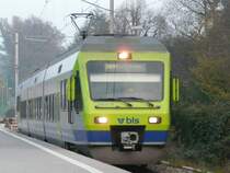 bls - NINA Triebzug  525 011 im Bahnhof von B�ren an der Aare am 28.10.2007
