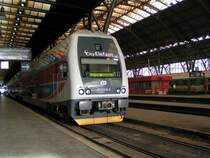 Triebwagen 471026-5 im Bahnhof Praha-Hlavni. (Prag 1.12.2007)