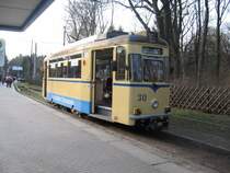 Strassenbahntriebwagen 30 der Woltersdorfer Stzrassenbahn an der Haltestelle Rahnsdorf, Sommer 2007