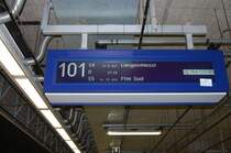 Sonderservice des RMV. Diese Anzeige wurde uns morgens um 7.20 am 27.12. serviert - ein D-Zug im S-Bahn-Tunnel. 