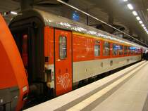 Meine lieblings Staatsbahn <  Česk� dr�hy ,  ČD  oder  Tschechische Bahnen  > im Bahnhof Berlin Hauptbahnhof Tiefbahnsteig. Aufgenommen am 29.12.2007. Gezeigt EC 177 nach Wien.