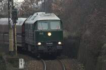 Seit Anfang dieser Woche ist die AVG W232.07 wieder zu Gast auf der R�belandbahn. Hier zieht sie einen talw�rts fahrenden G�terzug von Michaelstein nach Blankenburg-Westend; 30.12.2007