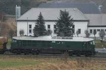 Seit Anfang dieser Woche ist die AVG W232.07 wieder zu Gast auf der R�belandbahn. Hier schiebt die gr�ne Ludmilla einen schweren Schotterzug vom Kalkwerk Hornberg nach Elbingerode; 30.12.2007