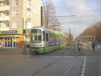 Am 29.12.2007 hatte dieser Zug der Linie 3 nach Wettbergen mit den Triebwagen 2040 und 2015 der Serie 2000 gerade die Haltestelle Wallensteinstra�e verlassen.