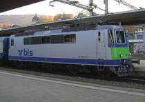 Eine Re 4/4 (Re 420 510) der BLS am 02.11.2007 in Spiez. 