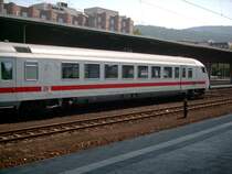 Ein IC Steuerwagen steht in Heidelberg Hbf bereit zur Abfahrt in Richtung Stralsund,5.8.04.