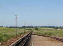 Bahnhof Seelvitz, der Zug ist abgefahren.
Vor uns liegt eine der schnsten Wanderungen dieses Jahres: Von Seelvitz nach Lauterbach.
Wir hoffen und wnschen dem Rasendem Roland und seinem Personal,trotz der gegenwrtigen Widrigkeiten 2008 eine gute Fahrt.   
(10.06.2007)